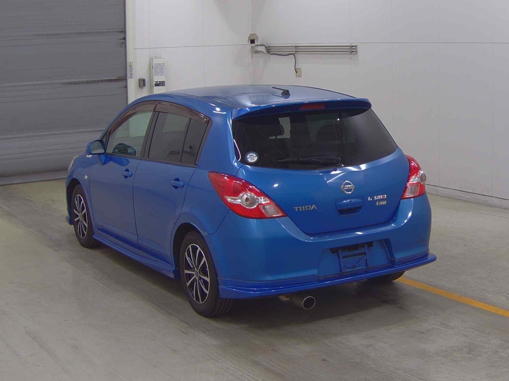 NISSAN TIIDA