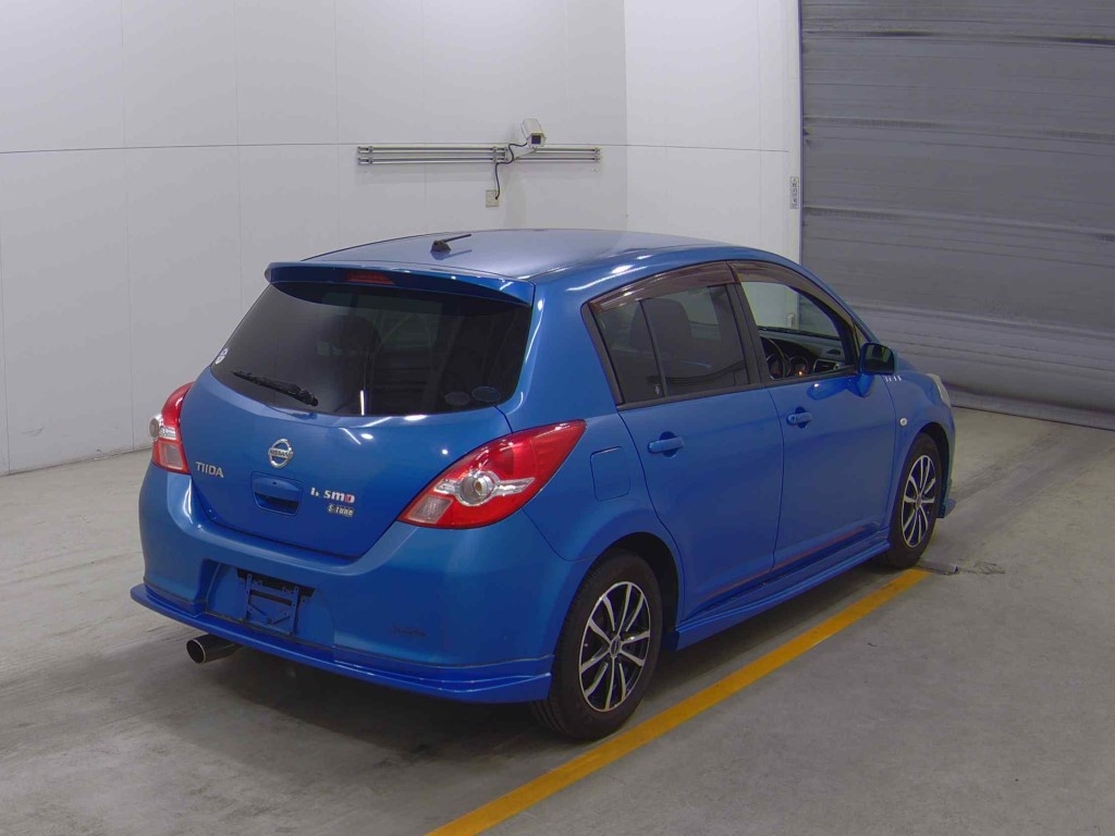 NISSAN TIIDA