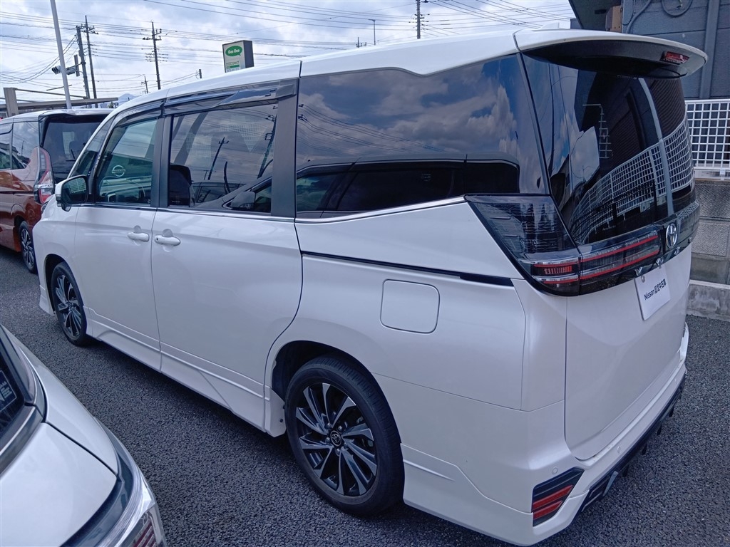 TOYOTA VOXY