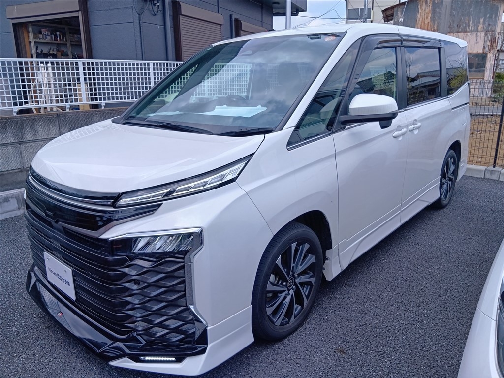 TOYOTA VOXY
