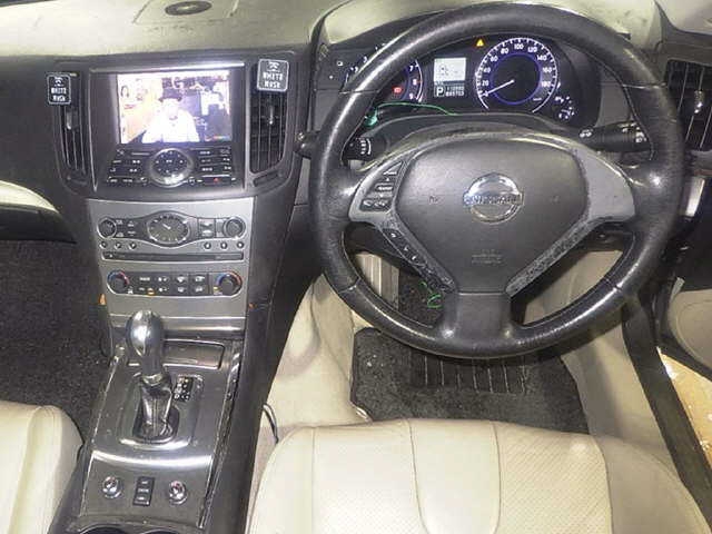 NISSAN SKYLINE