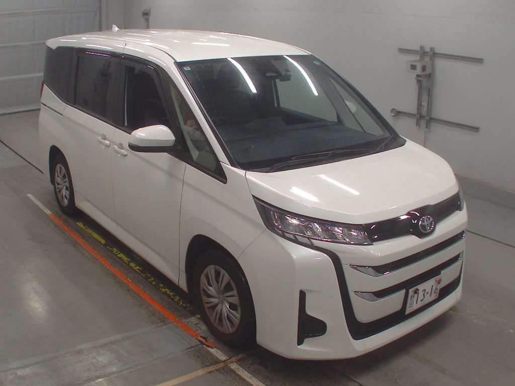 TOYOTA NOAH