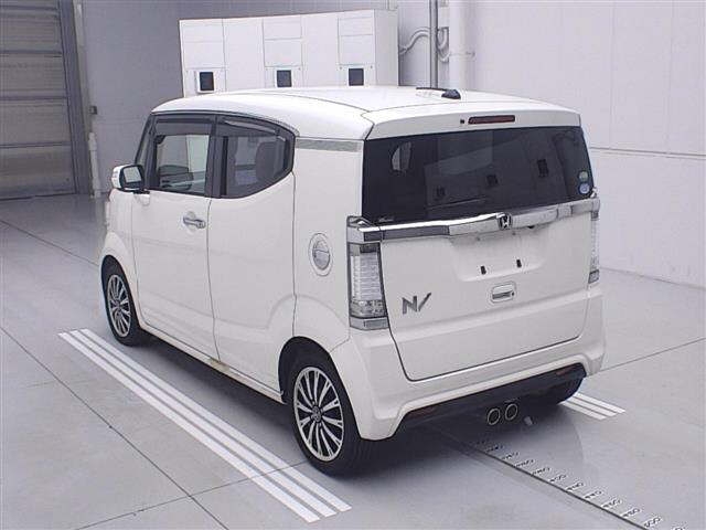 HONDA N-BOX SLASH