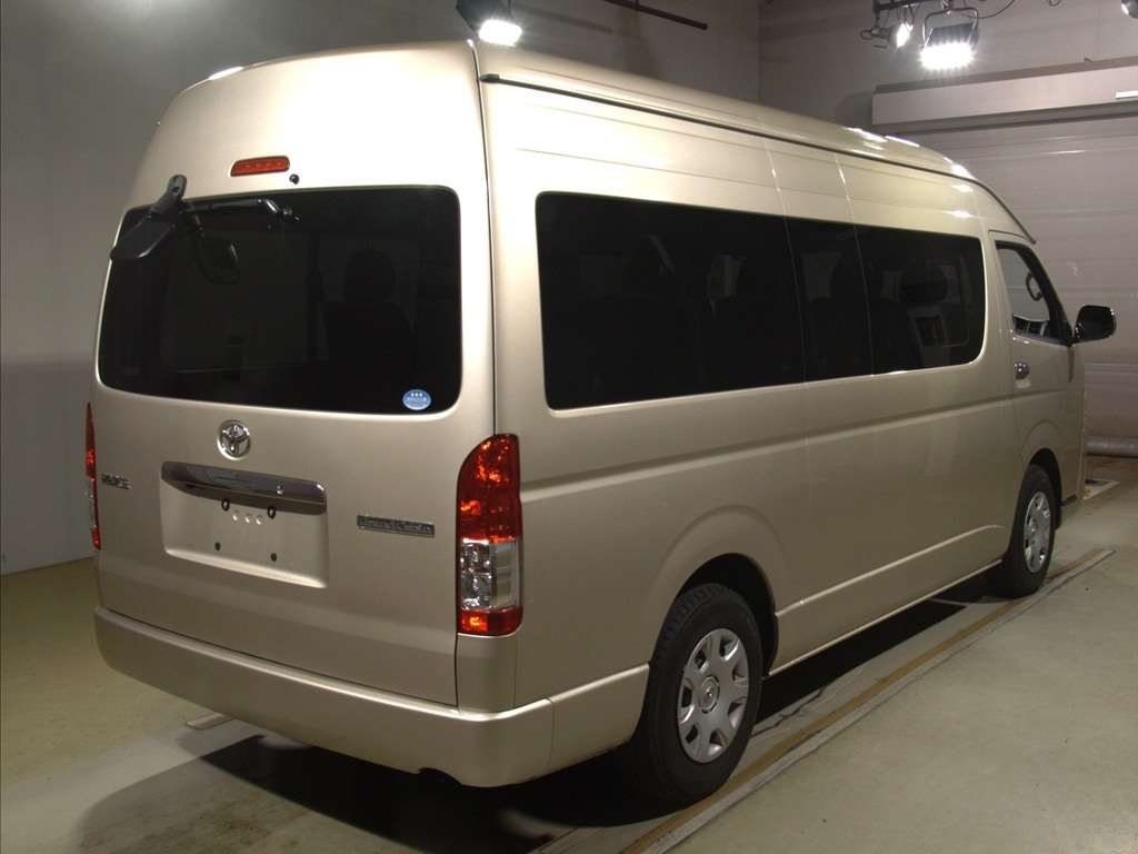 TOYOTA HIACE