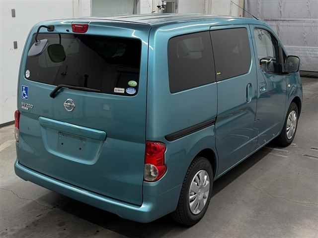 NISSAN NV200