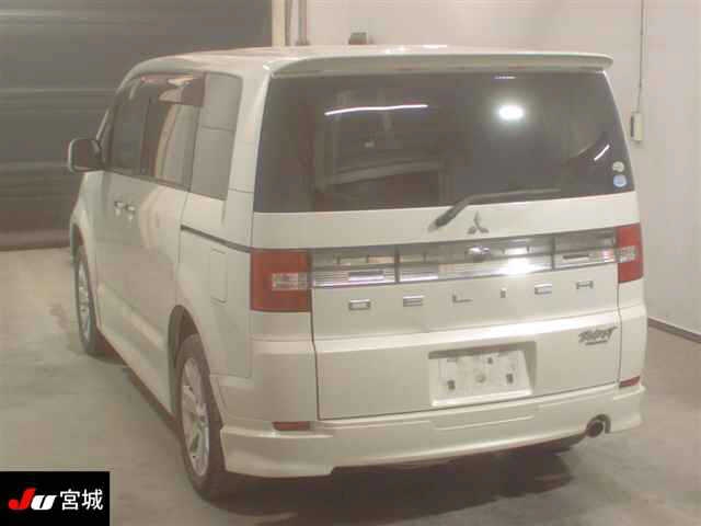 MITSUBISHI DELICA D:5