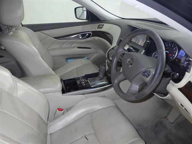 NISSAN FUGA