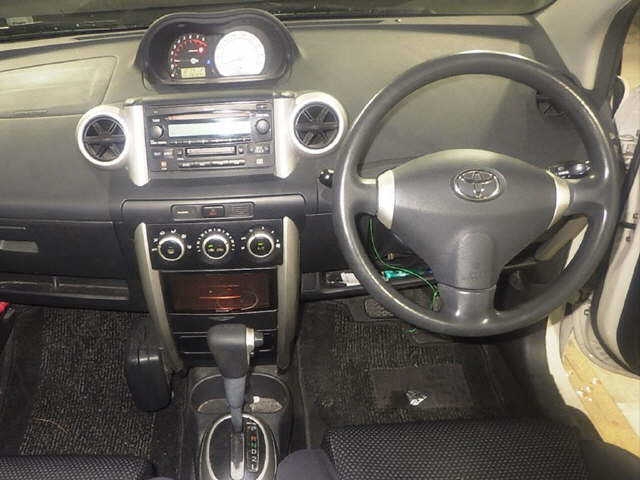 TOYOTA IST