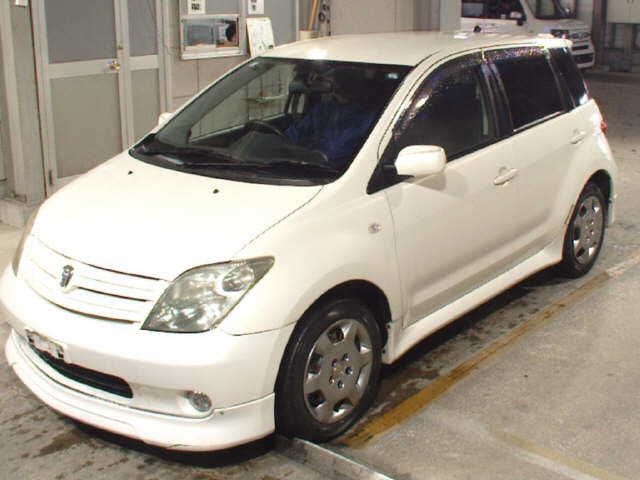 TOYOTA IST