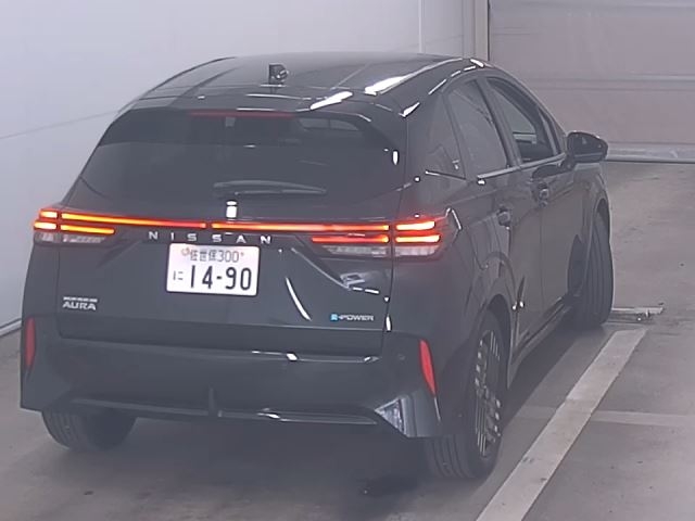 NISSAN AURA