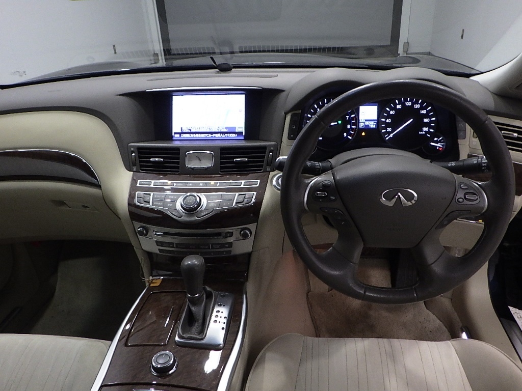 NISSAN FUGA