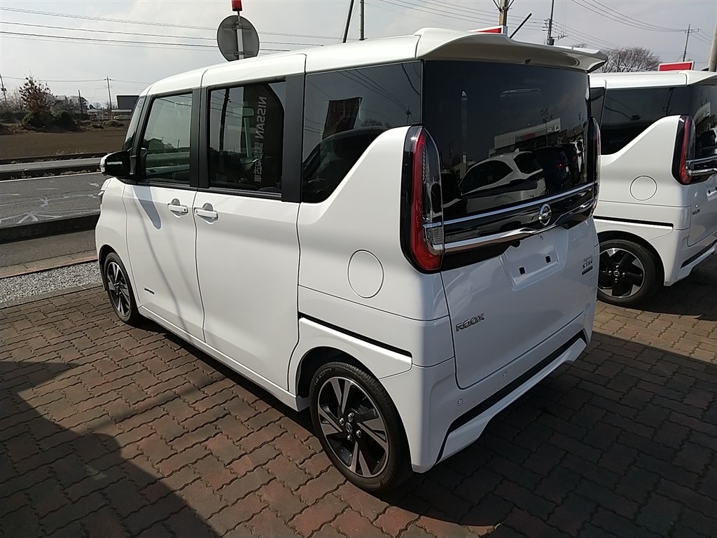NISSAN ROOX