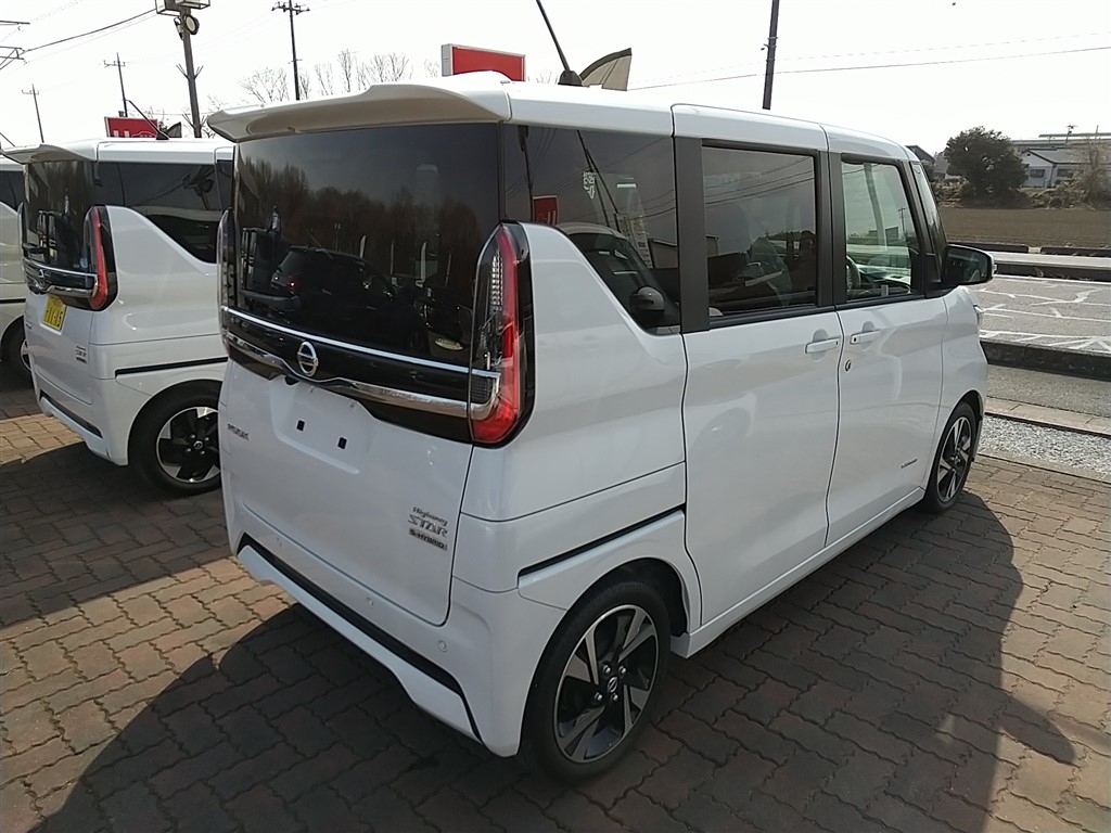 NISSAN ROOX