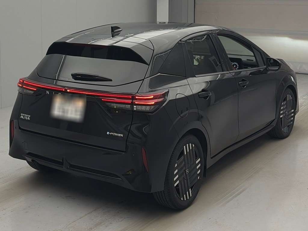 NISSAN AURA