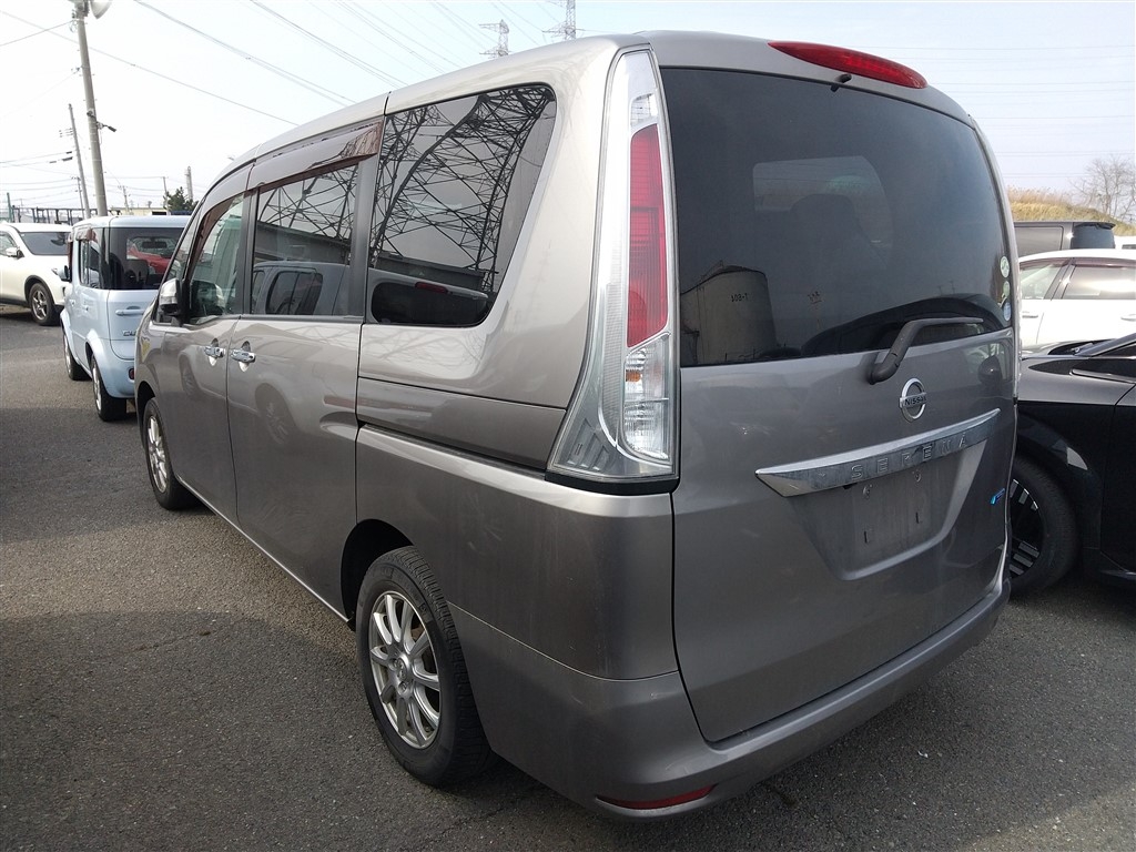 NISSAN SERENA