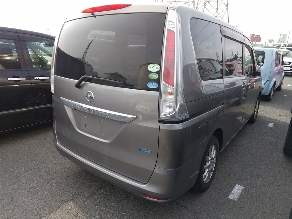 NISSAN SERENA