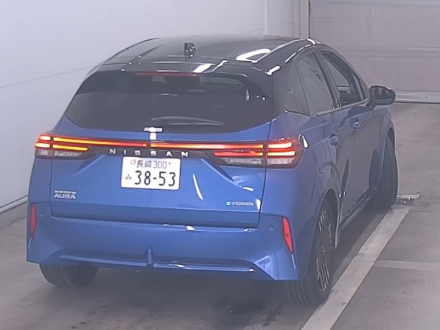 NISSAN AURA