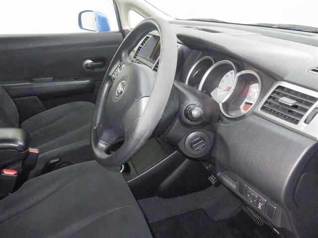 NISSAN TIIDA