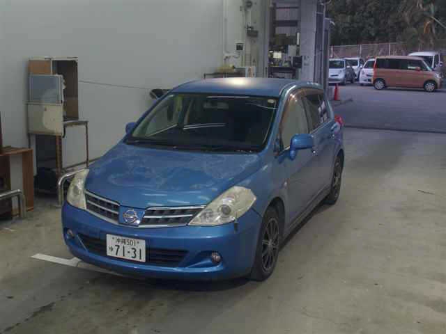 NISSAN TIIDA