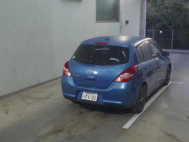 NISSAN TIIDA