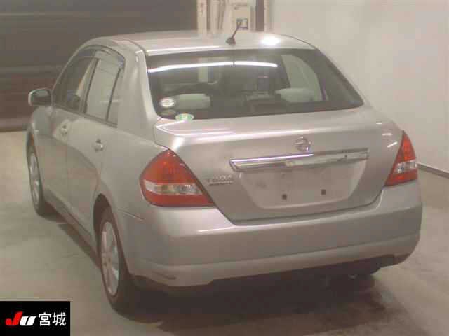 NISSAN TIIDA LATIO