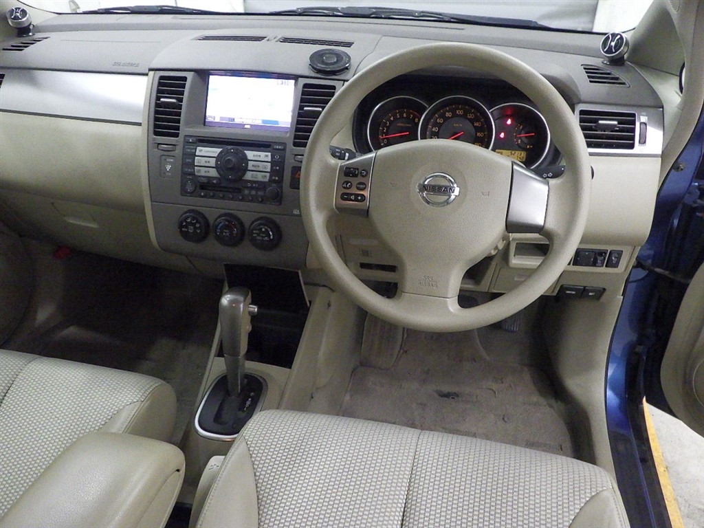NISSAN TIIDA