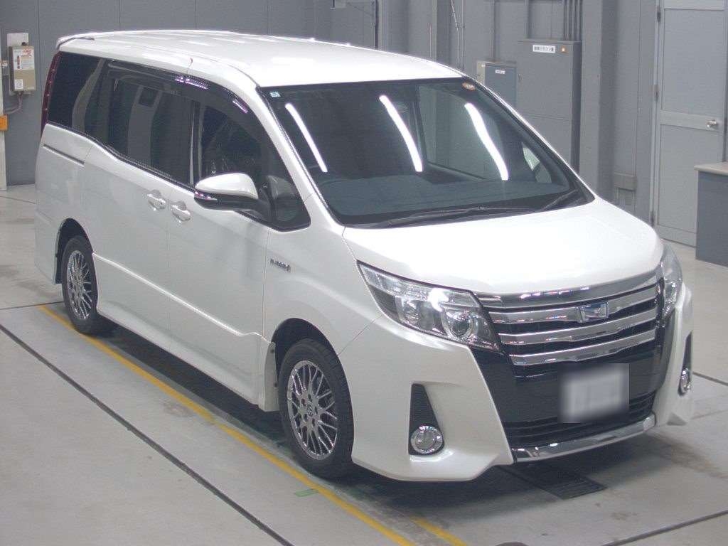 TOYOTA NOAH