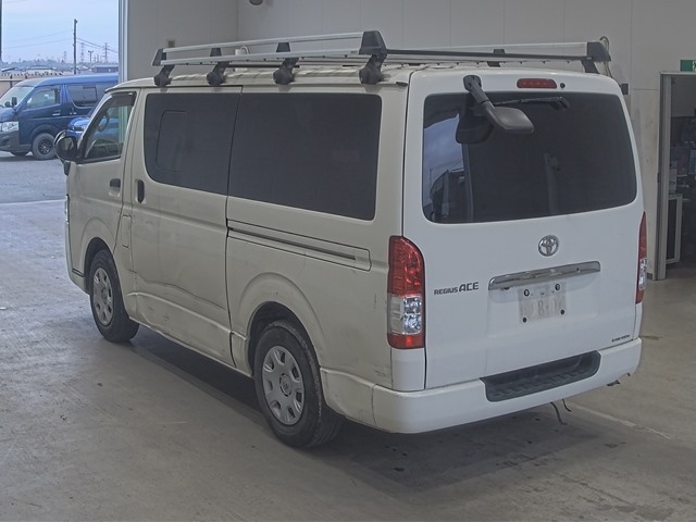 TOYOTA REGIUS ACE