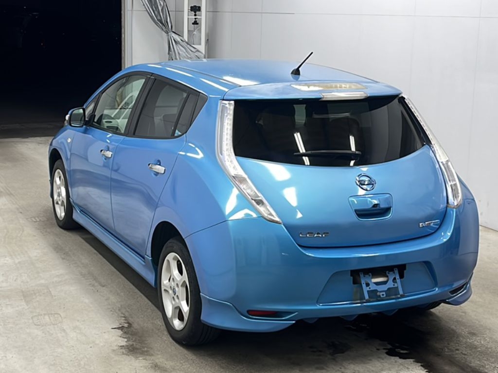 NISSAN LEAF