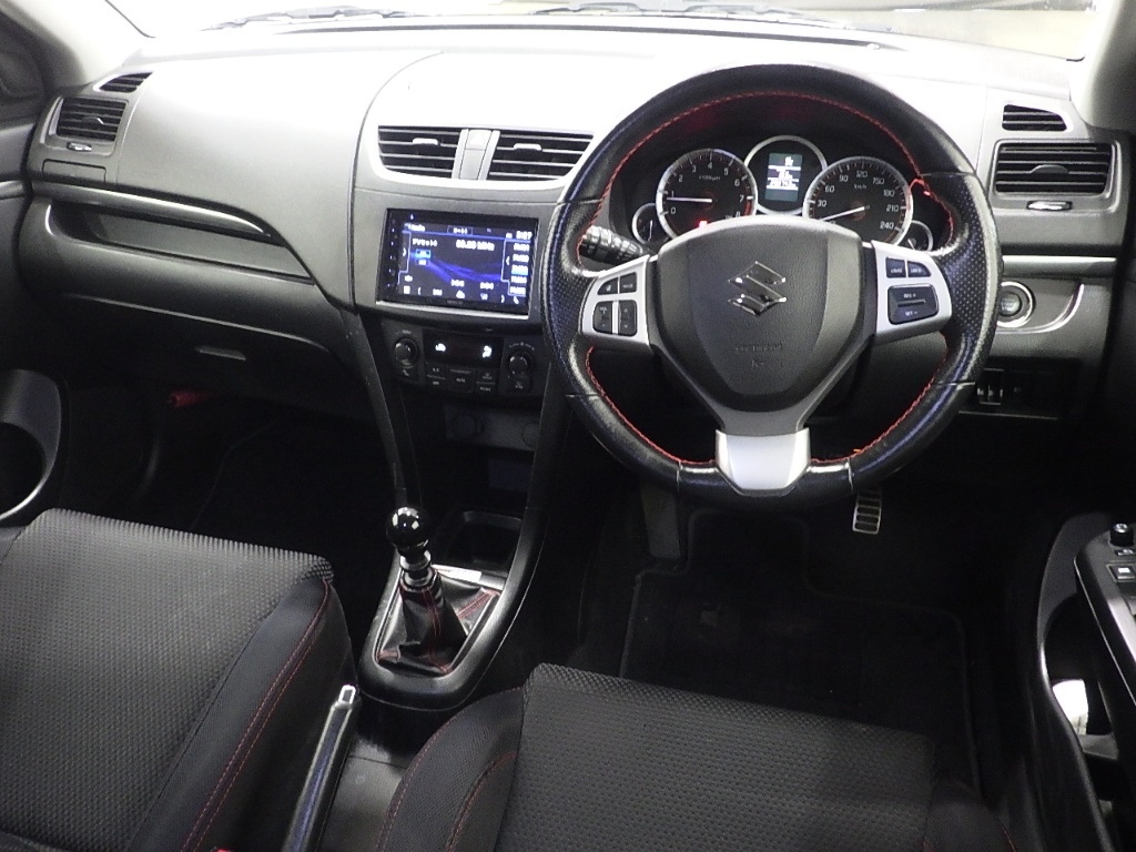 SUZUKI SWIFT