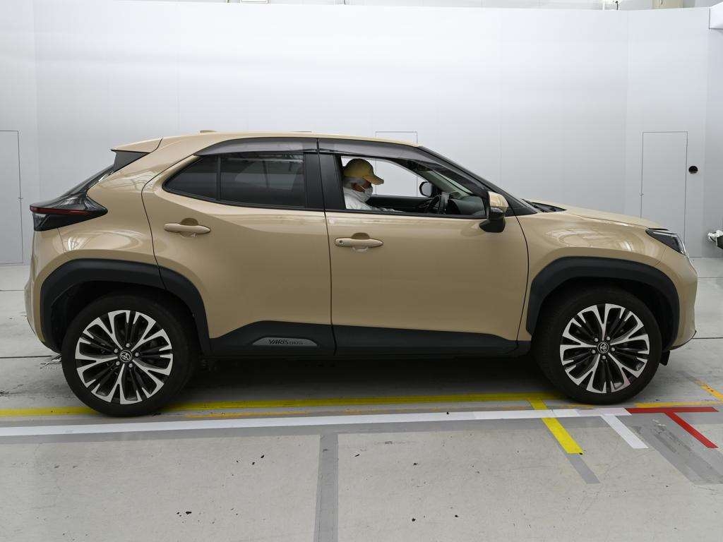 TOYOTA YARIS CROSS