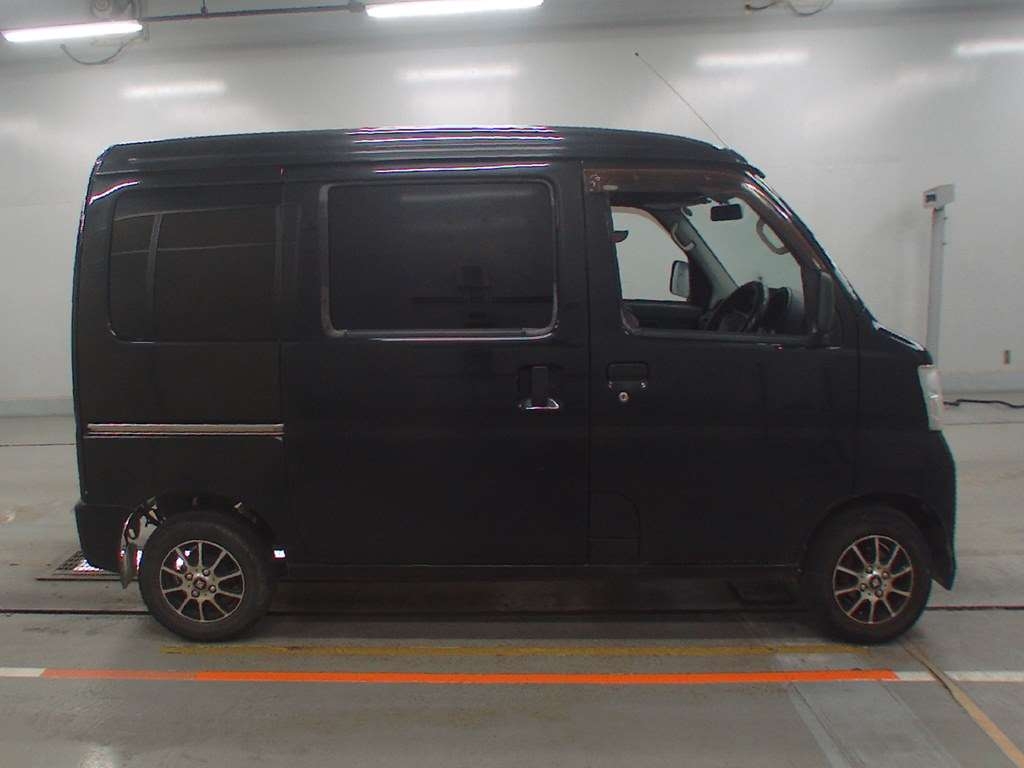 TOYOTA PIXIS VAN