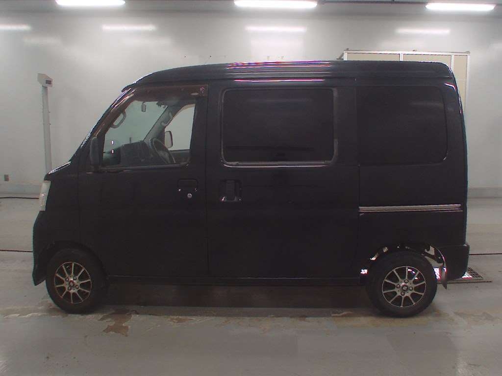 TOYOTA PIXIS VAN