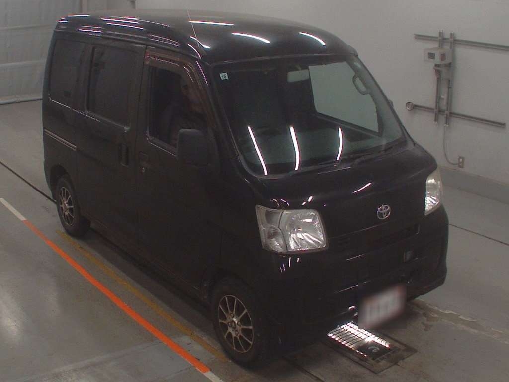 TOYOTA PIXIS VAN