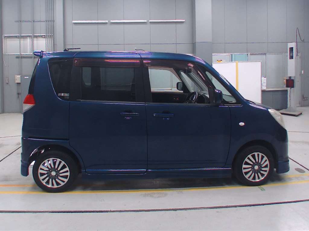 MITSUBISHI DELICA D:2