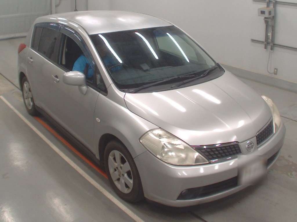 NISSAN TIIDA