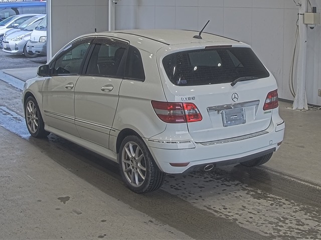 MERCEDES-BENZ B-CLASS