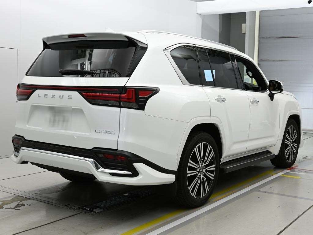 LEXUS LX600