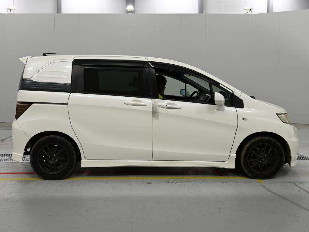 HONDA FREED SPIKE