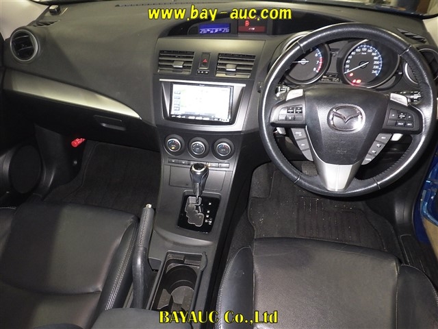 MAZDA AXELA