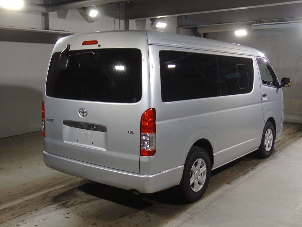 TOYOTA HIACE