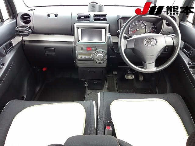 TOYOTA PIXIS SPACE