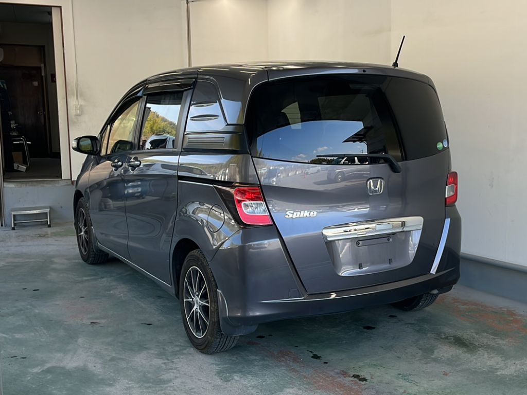 HONDA FREED SPIKE