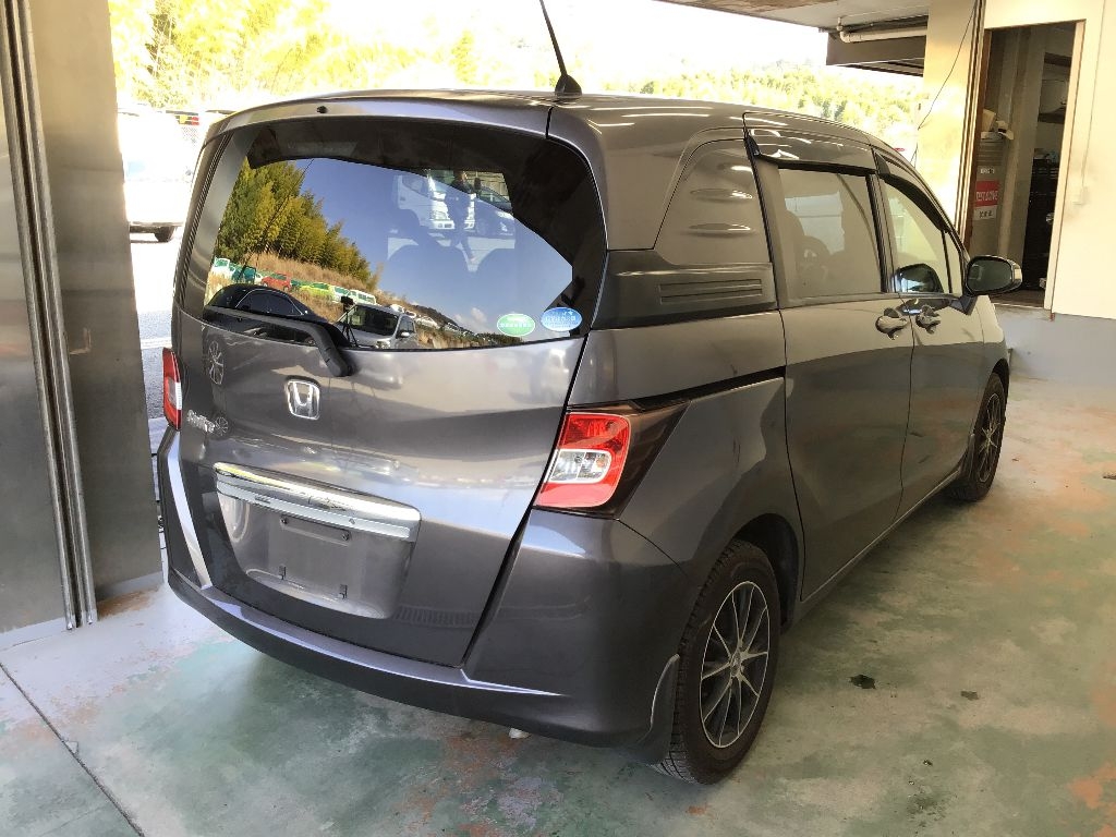 HONDA FREED SPIKE