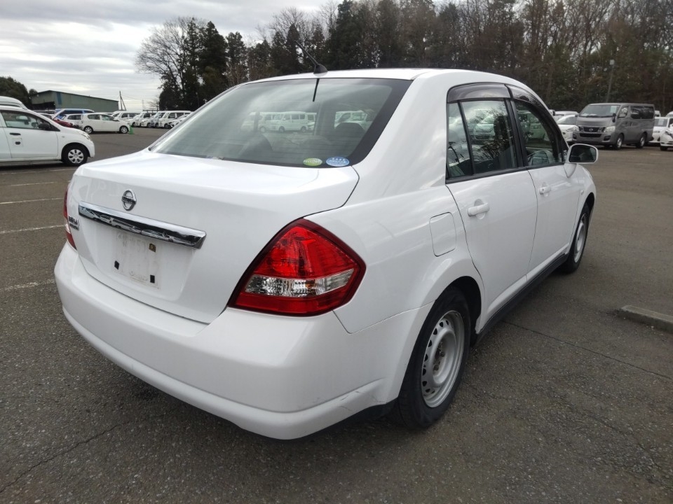 NISSAN TIIDA LATIO