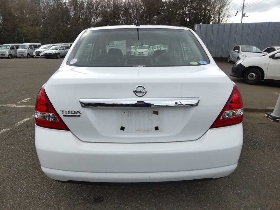 NISSAN TIIDA LATIO