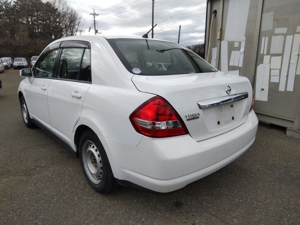 NISSAN TIIDA LATIO