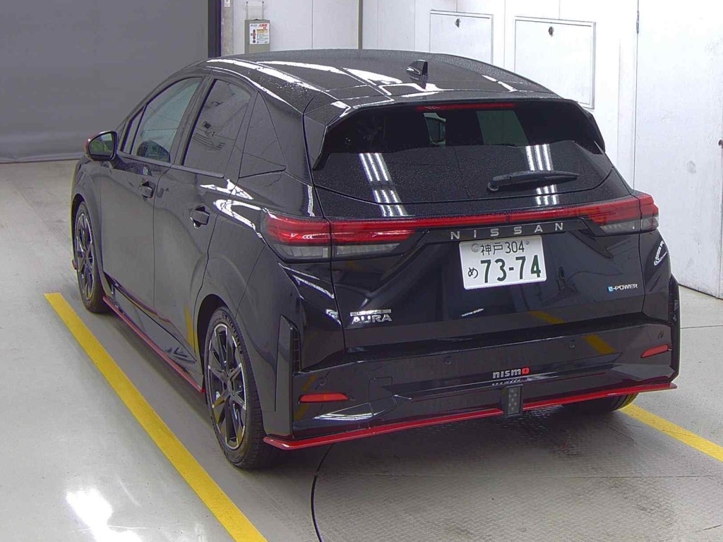 NISSAN AURA