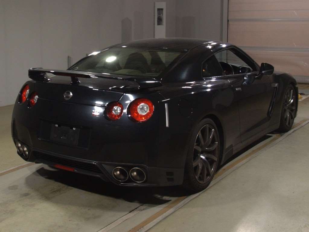 NISSAN GT-R