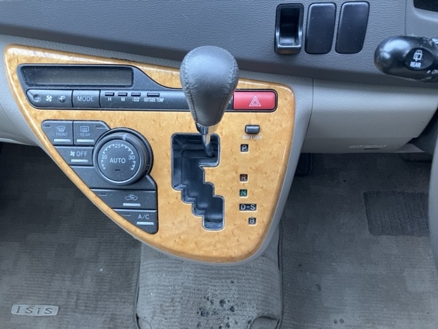 TOYOTA ISIS